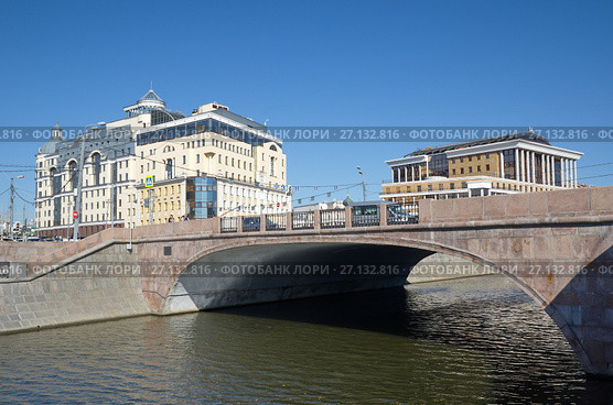 Москва. Малый Москворецкий мост (2017 год). Редакционное фото, фотограф Елена Коромыслова / Фотобанк Лори