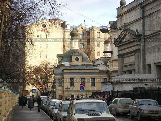 Москва, Малый Знаменский переулок. Вид на храм священномученика Антипы на Колымажном дворе (2006 год). Редакционное фото, фотограф Илюхина Наталья / Фотобанк Лори