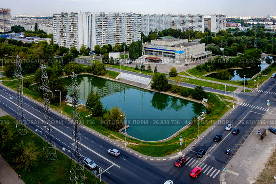 Москва, Марьино, Новочеркасский бульвар и Западные Марьинские пруды, вид сверху (2017 год). Стоковое фото, фотограф glokaya_kuzdra / Фотобанк Лори