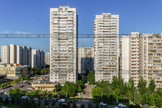 Москва, Митино, улица Митинская, дом 53 (2020 год). Редакционное фото, фотограф glokaya_kuzdra / Фотобанк Лори