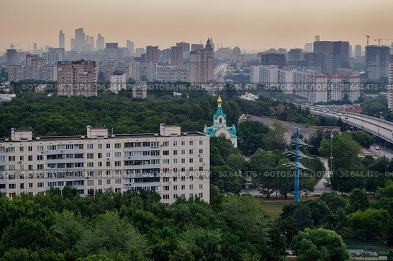 Москва, Можайский район, вид сверху на парк "Дубки" и сквер между улицами Толбухина и Говорова (2021 год). Стоковое фото, фотограф glokaya_kuzdra / Фотобанк Лори