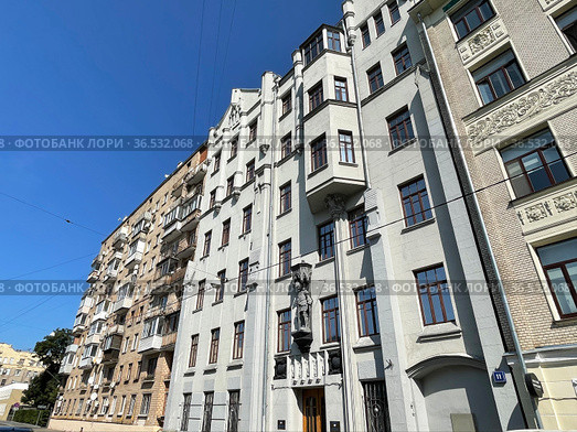 Москва, переулок Гусятников, 11. Доходный дом М. О. Эпштейна. 1912 год постройки, архитектор В. Е. Дубовской (2021 год). Стоковое фото, фотограф Овчинникова Ирина / Фотобанк Лори