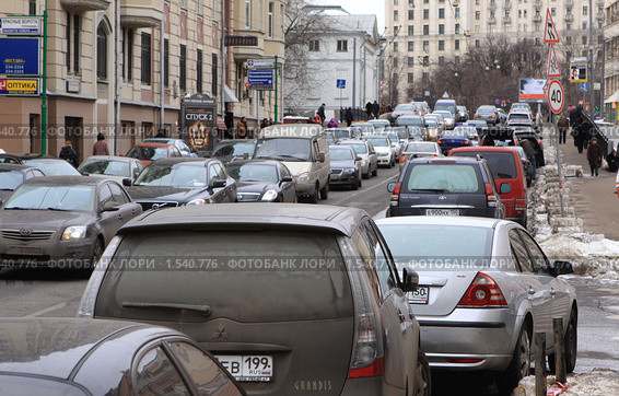 Москва. Пробка на Новой Басманной улице (2010 год). Редакционное фото, фотограф Ярослав Каминский / Фотобанк Лори
