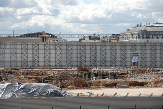 Москва. Пустырь на месте гостиницы "Россия" (2010 год). Редакционное фото, фотограф lana1501 / Фотобанк Лори