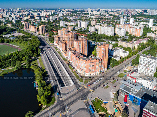 Москва, район Коптево, перекрёсток улиц Большая Академическая и Михалковская (2019 год). Стоковое фото, фотограф glokaya_kuzdra / Фотобанк Лори