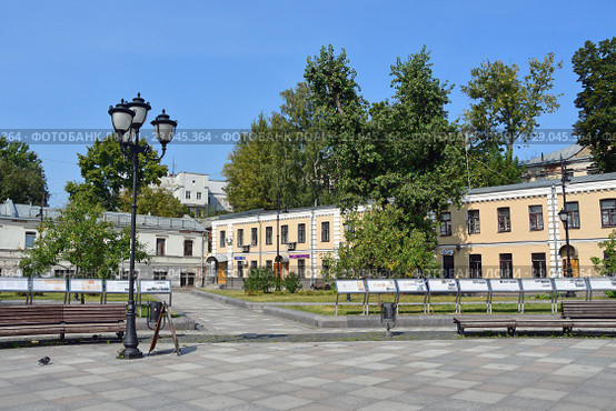 Москва, старые дома на Хитровской площади. Дом 11 - дом Е. П. Ярошенко с палатами (XVII века) стольника Бутурлина (2018 год). Стоковое фото, фотограф Овчинникова Ирина / Фотобанк Лори