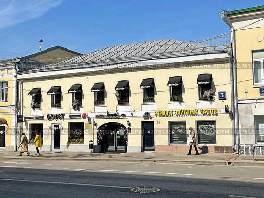 Москва, улица Александра Солженицына, дом 3. Жилой дом купца М.З. Быкова, 1774 — 1802 гг., XIX в. Редакционное фото, фотограф Овчинникова Ирина / Фотобанк Лори