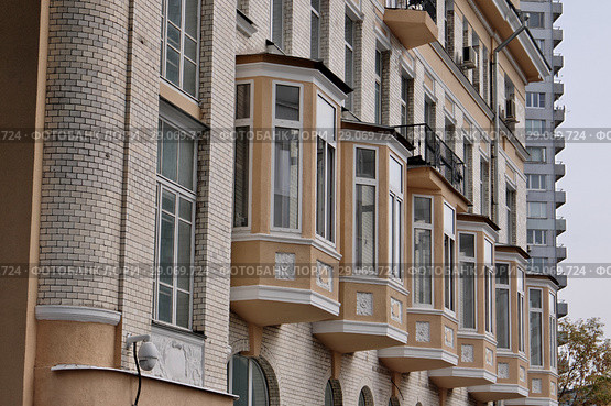 Москва. Улица Большая Молчановка, 12 строение 1. Доходный дом доктора Н.М.Кишкина с помещениями для водо- и электролечебниц (1910, архитектор К.А.Грейнерт) (2018 год). Стоковое фото, фотограф Илюхина Наталья / Фотобанк Лори