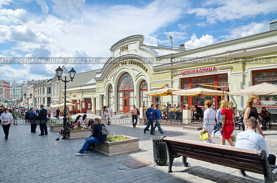 Москва, улица Кузнецкий Мост. Московский дом художника (Пассаж Сан-Галли) (2017 год). Редакционное фото, фотограф Елена Коромыслова / Фотобанк Лори