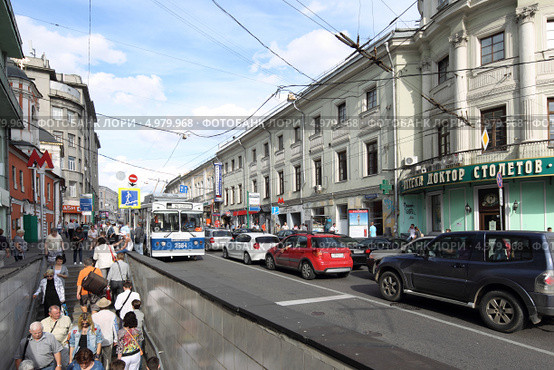 Москва. Улица Моросейка в час пик летом (2013 год). Редакционное фото, фотограф Дмитрий Неумоин / Фотобанк Лори