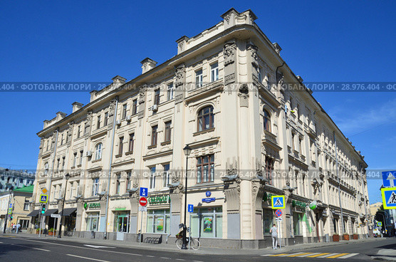 Москва, улица Покровка, дом 19. Доходный дом Федора Рахманова, 1898-1899 гг. (2018 год). Редакционное фото, фотограф Овчинникова Ирина / Фотобанк Лори