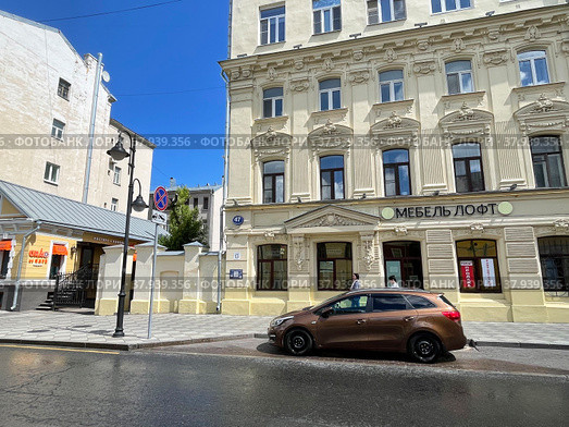 Москва, улица Пятницкая, дом 47, строение 1. Салон "Мебель лофт" (2022 год). Редакционное фото, фотограф Овчинникова Ирина / Фотобанк Лори