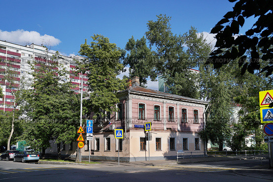 Москва, Вековая улица 20/13. Доходный дом ямщика Рогожской слободы Ширяева (2019 год). Редакционное фото, фотограф Dmitry29 / Фотобанк Лори
