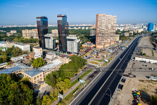 Москва, вид сверху на Дмитровское шоссе и станцию метро "Тимирязевская" (2018 год). Редакционное фото, фотограф glokaya_kuzdra / Фотобанк Лори
