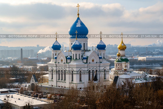 Москва, вид сверху на Николо-Перервинский монастырь (2018 год). Редакционное фото, фотограф glokaya_kuzdra / Фотобанк Лори