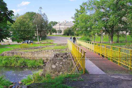 Мост через реку Гдовку, город Гдов, Псковская область (2012 год). Стоковое фото, фотограф Галина Ермолаева / Фотобанк Лори