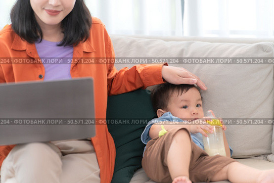 Mother and son play together after dad comes home from work. Стоковое фото, агентство Ingram Publishing / Фотобанк Лори