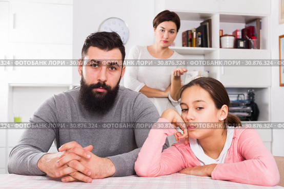 Mother lecturing husband and daughter. Стоковое фото, фотограф Яков Филимонов / Фотобанк Лори