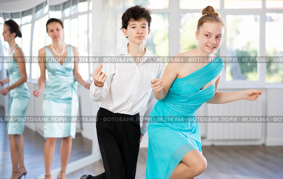 Motivated couple of teen dancers practicing vigorous Lindy Hop. Стоковое фото, фотограф Яков Филимонов / Фотобанк Лори