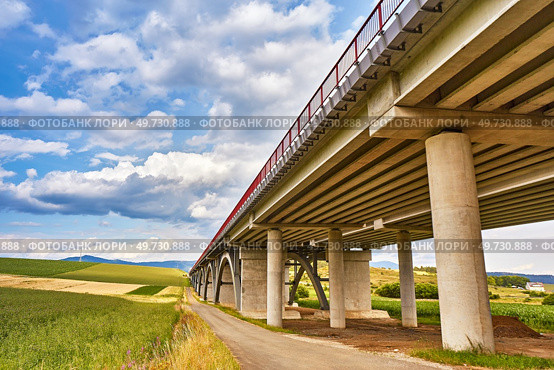 Motorway viaduct bridge, Spis region, Slovakia. Autostrada highway in Europe. D1 magistal near Spissky hrad, arched bridge. Green summer fields, hills of Tatra mountains. Travel in vacations. Стоковое фото, агентство Ingram Publishing / Фотобанк Лори