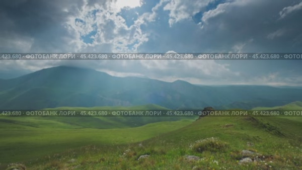 Mountain landscape with sun rays. Стоковое видео, видеограф Михаил Коханчиков / Фотобанк Лори