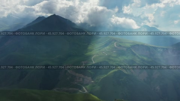 Mountain landscape with sun rays. Стоковое видео, видеограф Михаил Коханчиков / Фотобанк Лори
