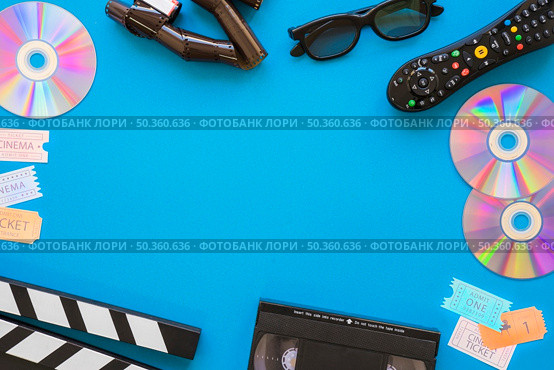 movie objects with space middle. Стоковое фото, агентство Ingram Publishing / Фотобанк Лори