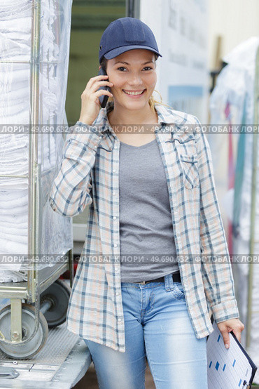 multifunctional woman with office work and household duties. Стоковое фото, агентство Ingram Publishing / Фотобанк Лори