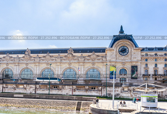 Музей Орсе на берегу реки Сены, Париж, Франция (2017 год). Редакционное фото, фотограф Николай Коржов / Фотобанк Лори