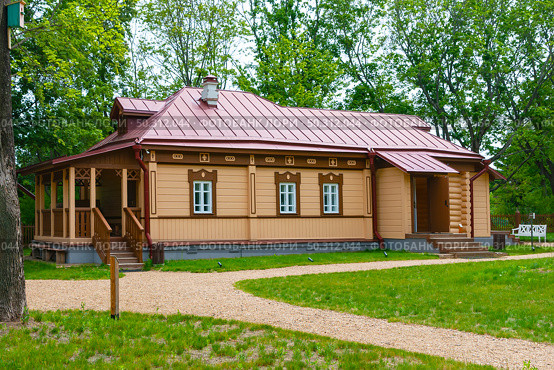Музей-усадьба Ф.М. Достоевского в деревне Даровое (2015 год). Редакционное фото, фотограф Зобков Юрий / Фотобанк Лори