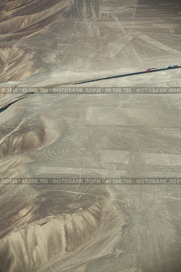 Mysterious Nazca lines on desert in Peru, South America. Стоковое фото, агентство Ingram Publishing / Фотобанк Лори