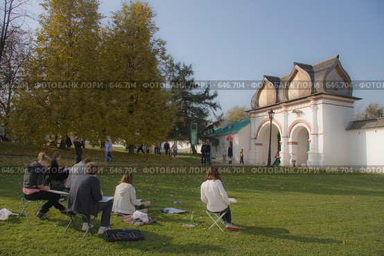 На этюдах в Коломенском (2008 год). Редакционное фото, фотограф Виктор Тараканов / Фотобанк Лори