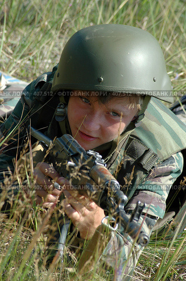 На огневом рубеже (2008 год). Редакционное фото, фотограф Юрий Шпинат / Фотобанк Лори