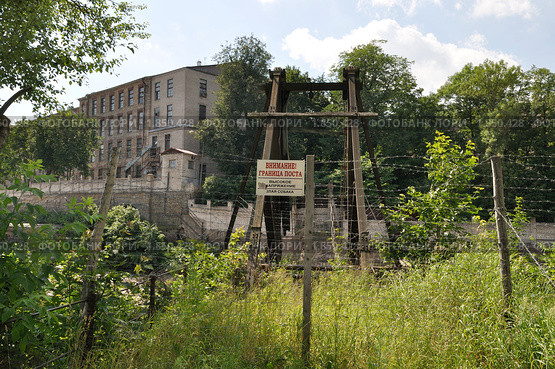 На российско-эстонской границе. Ивангород (2010 год). Стоковое фото, фотограф Виктор Карасев / Фотобанк Лори