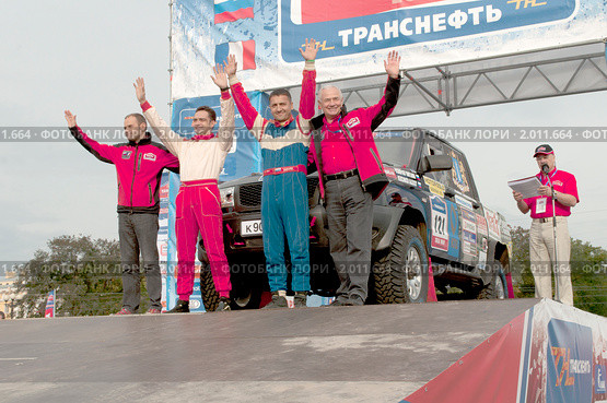 На стартовом подиуме экипаж Беньямина Джипаева (2010 год). Редакционное фото, фотограф Виктор Карасев / Фотобанк Лори