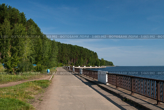 Набережная реки Камы, г. Чайковский (2009 год). Стоковое фото, фотограф Кучкаев Марат / Фотобанк Лори