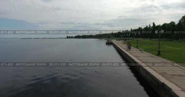 Набережная в городе Петрозаводск. Онежское озеро. Карелия. (2017 год). Редакционное видео, видеограф Кекяляйнен Андрей / Фотобанк Лори