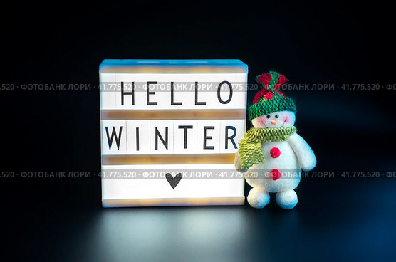 Надпись на светящемся фоне " Hello Winter" . Снеговик. Привет зима. Стоковое фото, фотограф Оксана / Фотобанк Лори