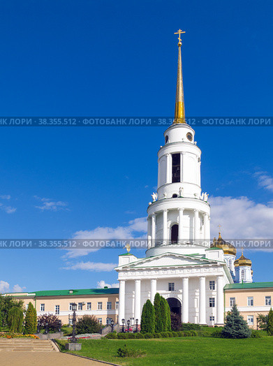 Надвратная колокольня Задонского монастыря (2015 год). Редакционное фото, фотограф Алексей Голубенко / Фотобанк Лори