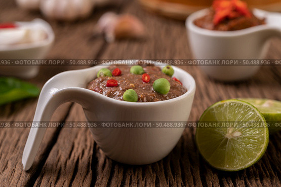 Nam phrik kapi  with Chili and Lemon on wooden floor. Стоковое фото, агентство Ingram Publishing / Фотобанк Лори