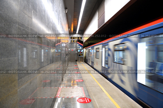 Narodnoye Opolcheniye (People's Militia Street), station on Bolshaya Koltsevaya line of Moscow Metro (2021 год). Редакционное фото, фотограф Валерия Попова / Фотобанк Лори