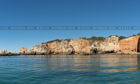 Natural rocks at Prainha in Algarve Portugal. Стоковое фото, агентство Ingram Publishing / Фотобанк Лори