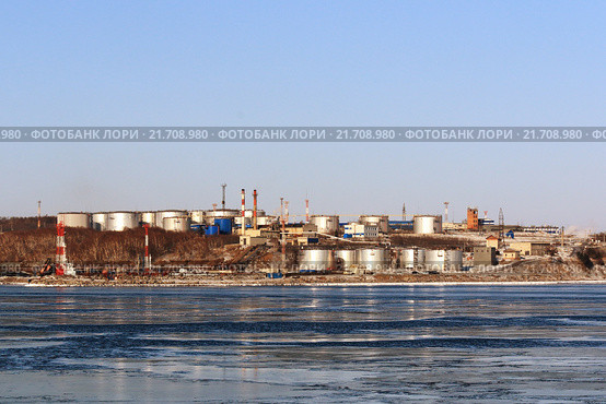 Нефтеналивная база в порту Ванино (2016 год). Стоковое фото, фотограф Василий Князев / Фотобанк Лори