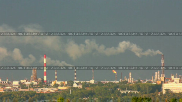 Нефтеперерабатывающий завод. Стоковое видео, видеограф Михаил Коханчиков / Фотобанк Лори