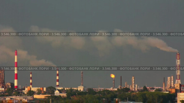 Нефтеперерабатывающий завод, таймлапс. Стоковое видео, видеограф Михаил Коханчиков / Фотобанк Лори