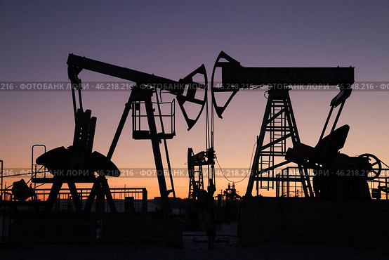 Нефтяные станки-качалки. Стоковое фото, фотограф Егор Алеев / ТАСС / Фотобанк Лори