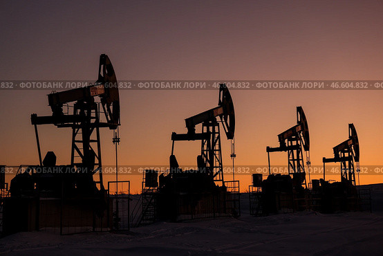Нефтяные станки-качалки. Стоковое фото, фотограф Егор Алеев / ТАСС / Фотобанк Лори