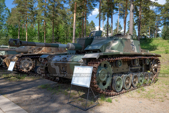Немецкое самоходное штурмовое орудие Sd.Kfz. 142 ( StuG III Ausf.G) образца 1943г. Уличная экспозиция музея бронетехники. Парола, Финляндия (2017 год). Редакционное фото, фотограф Виктор Карасев / Фотобанк Лори