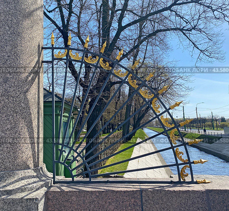 Невская ограда Летнего сада, Санкт-Петербург (2023 год). Редакционное фото, фотограф Мария Кылосова / Фотобанк Лори