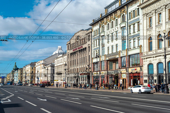 Невский проспект. Санкт-Петербург (2018 год). Редакционное фото, фотограф Александр Щепин / Фотобанк Лори